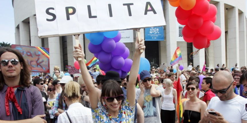 Zagreb, 180611.
Na Trgu zrtava fasizma poceo je “Zagreb Pride 2011”.
Tema ovogodisnje Povorke ponosa Zagreb Pridea je “Nasih prvih deset”, kojom se zeli zatvoriti prvo desetljece borbe za LGBT prava u Hrvatskoj. Povorka sa Trga zrtava fasizma krece prema Zagreb, 180611.
Na Trgu zrtava fasizma poceo je “Zagreb Pride 2011”.
Tema ovogodisnje Povorke ponosa Zagreb Pridea je “Nasih prvih deset”, kojom se zeli zatvoriti prvo desetljece borbe za LGBT prava u Hrvatskoj. Povorka sa Trga zrtava fasizma krece prema
