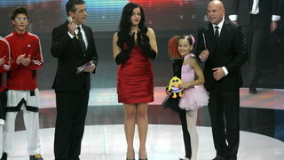 Zagreb, 051110.
Studio 2 Jadran filma, Oporovecka 12. 
Supertalent show Nove TV.
Na slici: Jana Klaric, Petra Antolic, voditelji Igor Mesin i Rene Bitorajac proglasenje pobjednika.
Foto: Ranko Suvar / CROPIX