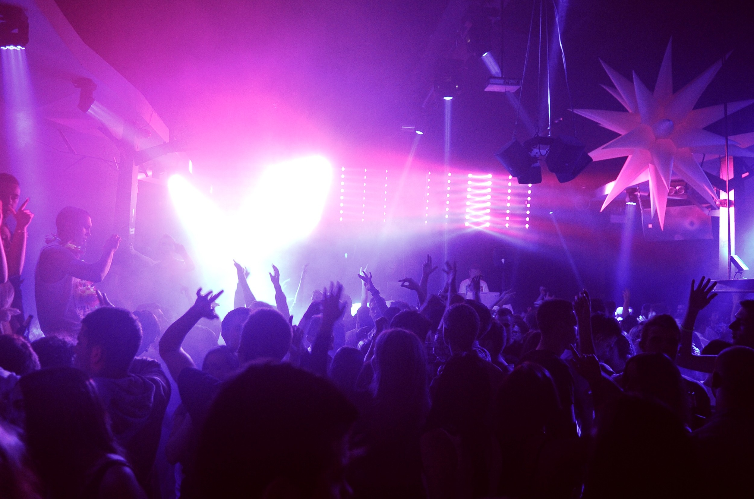 Spektar party u Aquarius klubu