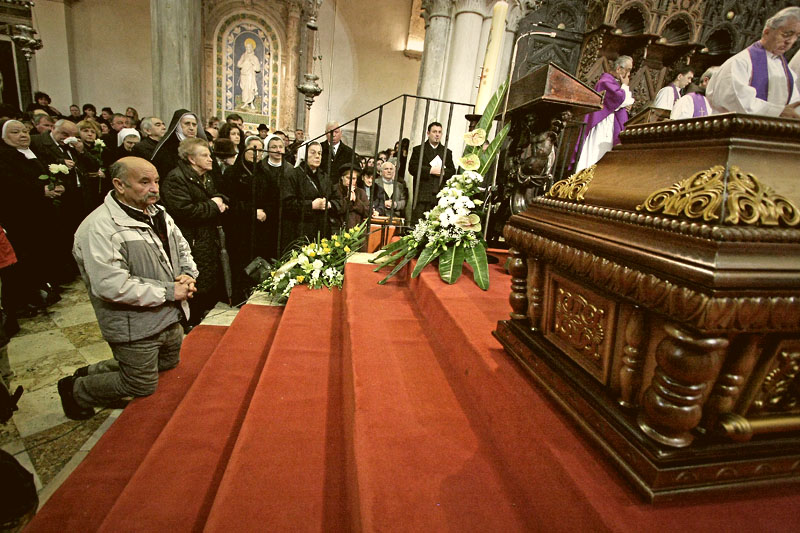 Posljednji ispraćaj nadbiskupa Ivana Prenđe (foto: Marin Gospić)