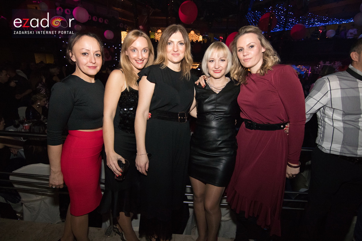 Ludnica u Saturnusu: Najbolji doček u svemiru i šire Ludnica u Saturnusu: Najbolji doček u svemiru i šire