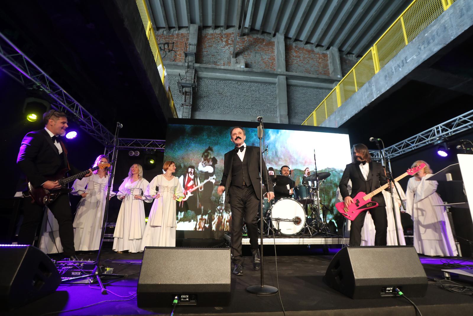 Let 3 nastupio na svečanom obilježavanju 50. obljetnice Sveučilišta u Rijeci Let 3 nastupio na svečanom obilježavanju 50. obljetnice Sveučilišta u Rijeci