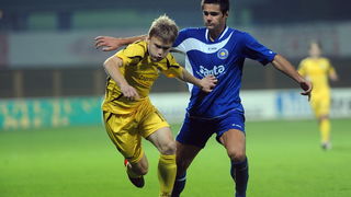 Zapresic, 151010.
Stadion NK Inter, 1. HNL, 11. kolo, seniori, susret NK Inter i NK Zadar.
Na slici: Tomislav Bosec 11, Sime Gregov 4.
Foto: Damir Krajac / CROPIX Zapresic, 151010.
Stadion NK Inter, 1. HNL, 11. kolo, seniori, susret NK Inter i NK Zadar.
Na slici: Tomislav Bosec 11, Sime Gregov 4.
Foto: Damir Krajac / CROPIX