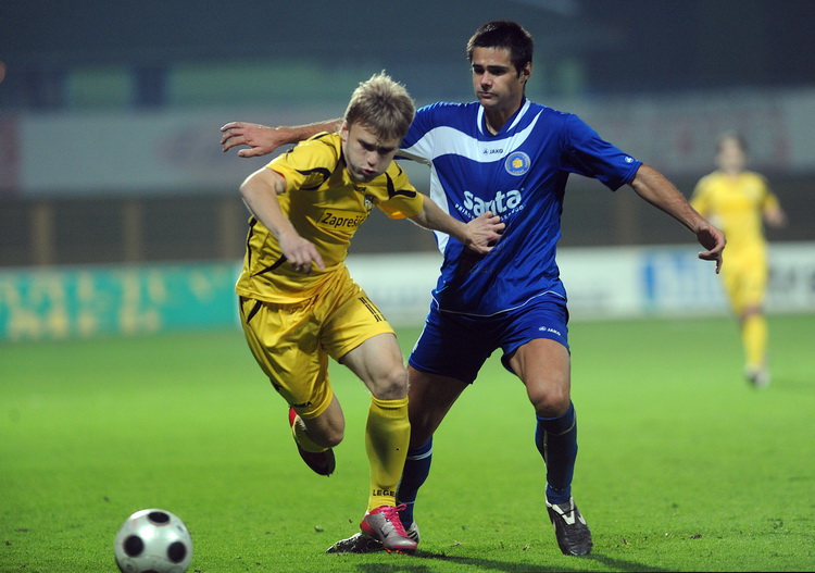 Zapresic, 151010.
Stadion NK Inter, 1. HNL, 11. kolo, seniori, susret NK Inter i NK Zadar.
Na slici: Tomislav Bosec 11, Sime Gregov 4.
Foto: Damir Krajac / CROPIX Zapresic, 151010.
Stadion NK Inter, 1. HNL, 11. kolo, seniori, susret NK Inter i NK Zadar.
Na slici: Tomislav Bosec 11, Sime Gregov 4.
Foto: Damir Krajac / CROPIX
