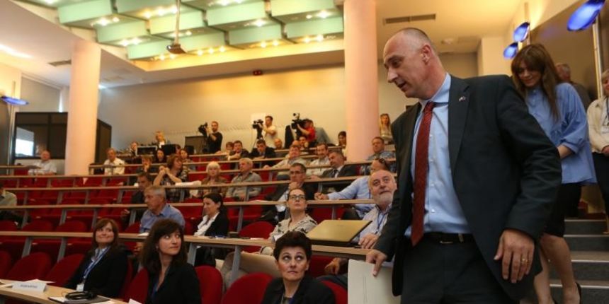 Na Ekonomskom fakultetu odrzana Medjunarodna radionica TIEMS cija je glavna tema “Iskoristavanje nafte i plina iz podmorja: koristi, prijetnje, izazovi”. Ministar Ivan Vrdoljak. Photo: Ivo Cagalj/PIXSELL Na Ekonomskom fakultetu odrzana Medjunarodna radionica TIEMS cija je glavna tema “Iskoristavanje nafte i plina iz podmorja: koristi, prijetnje, izazovi”. Ministar Ivan Vrdoljak. Photo: Ivo Cagalj/PIXSELL