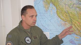 Mađarski piloti i tehničari posjetili eskadrilu aviona u Zemuniku