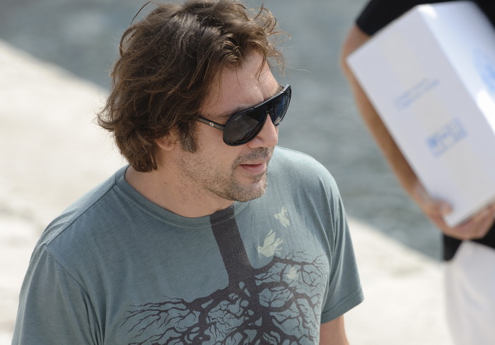 Prigradica, otok Korcula , 270911.
Glumac Javier Bardem snimljen prilikom ukrcaja u brod Majsan marke Beneteau Antares 10,80  koji ga je prebacio na svjetionik Plocica na snimanje filma “Venuto al mondo”.
Foto: Tom Dubravec /  CROPIX