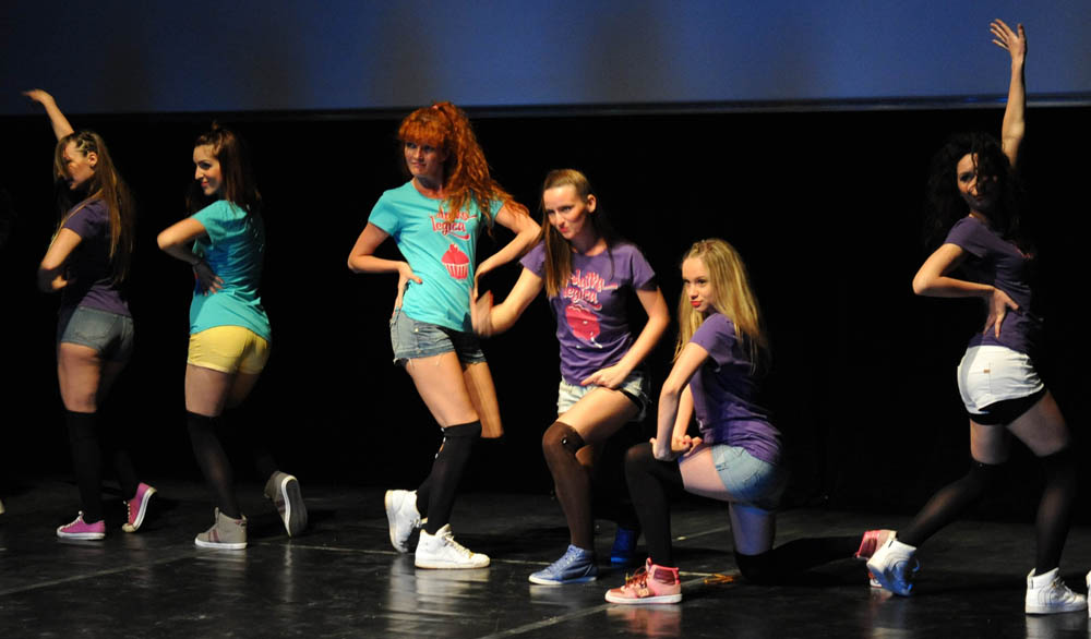 Zadar, 12.5.2012. snimio: Nenad Marčev
1. Zadarski plesni festival
(In memoriam Nives Šimatović-Predovan)
Dvorana Kazališta lutaka Zadar Zadar, 12.5.2012. snimio: Nenad Marčev
1. Zadarski plesni festival
(In memoriam Nives Šimatović-Predovan)
Dvorana Kazališta lutaka Zadar