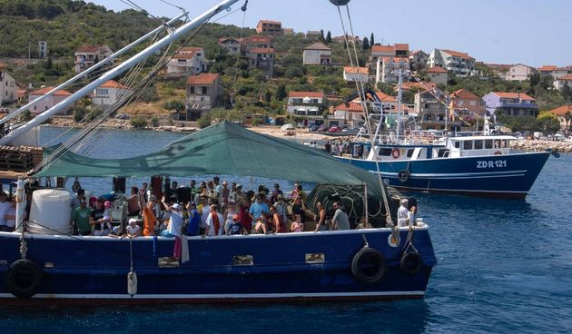 Tunuara 2016 – defile ribarica, spremanje brudeta, demonstracija ribarske vještine i koncert Zorica Kondža. Foto: TZ općine Kali/Adam Vidas