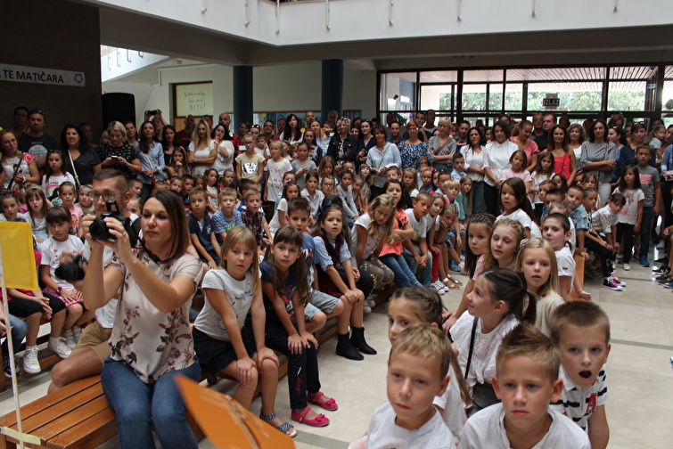 Gradonačelnik Dukić posjetio OŠ Bartul Kašić prvog dana škole Gradonačelnik Dukić posjetio OŠ Bartul Kašić prvog dana škole