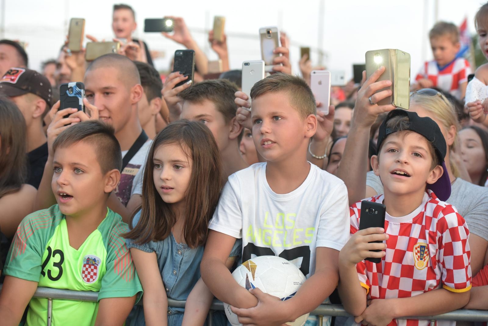 U rodnom Nadinu priređen doček za srebrnog reprezentativca Šimu Vrsaljka