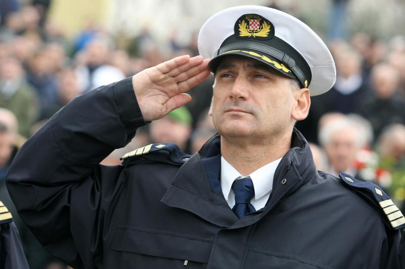 Polaganjem vijenaca na središnjem križu, u Novigradu je obilježena obljetnica pogibije članova HRM-a i Druge gardijske brigade za vrijeme akcije Maslenica. Photo: Dino Stanin/PIXSELL Polaganjem vijenaca na središnjem križu, u Novigradu je obilježena obljetnica pogibije članova HRM-a i Druge gardijske brigade za vrijeme akcije Maslenica. Photo: Dino Stanin/PIXSELL