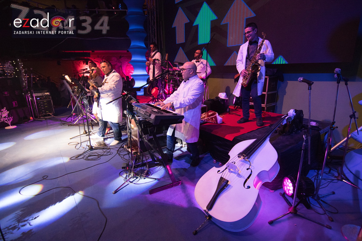 Ludnica u Saturnusu: Najbolji doček u svemiru i šire Ludnica u Saturnusu: Najbolji doček u svemiru i šire