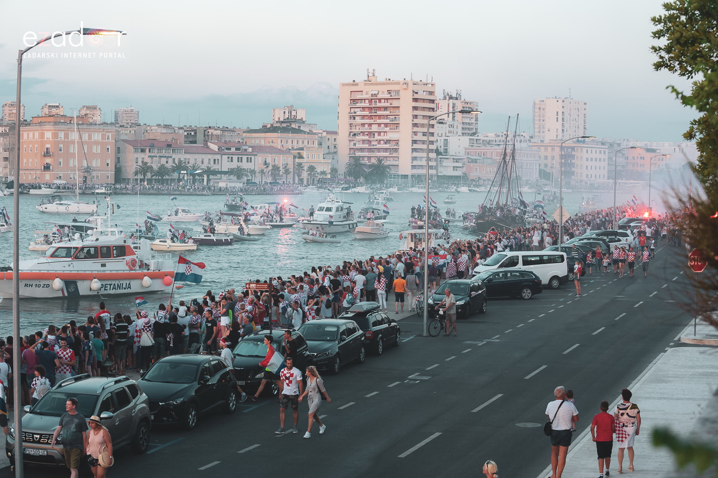 Zadar priredio čudesan doček svojim Vatrenim herojima (1)