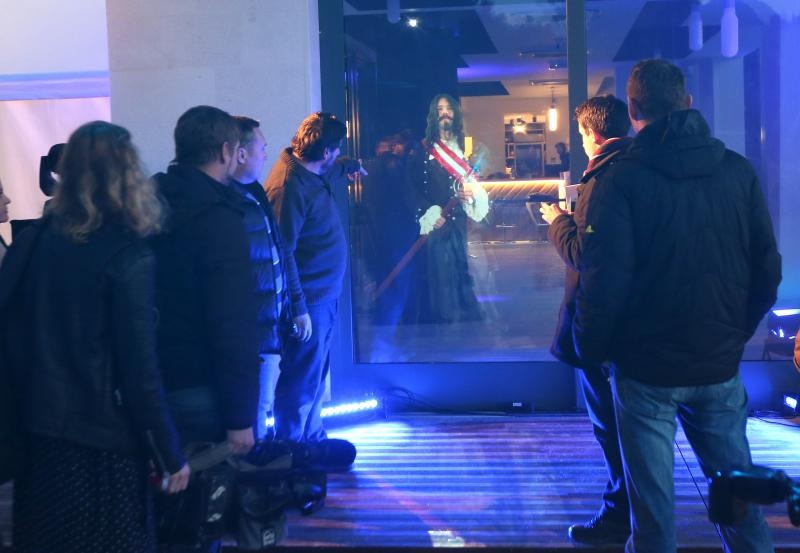 Sibenik – U noci muzeja u Sibeniku svecano je otvorena uredjena tvrdjava Barone. Cestitku za otvaranje uputio je i Jaksa Puljiz, zamjenik ministra regionalnog razvoja i fondova Europske unije. Svjetlosna igra laserskih zraka simbolicno je povezala tvrdjav Sibenik – U noci muzeja u Sibeniku svecano je otvorena uredjena tvrdjava Barone. Cestitku za otvaranje uputio je i Jaksa Puljiz, zamjenik ministra regionalnog razvoja i fondova Europske unije. Svjetlosna igra laserskih zraka simbolicno je povezala tvrdjav