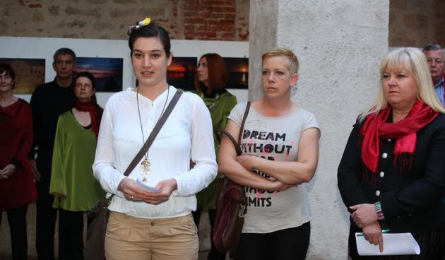 Humanitarna izlozba za pomoc tesko bolesnoj mladoj zadranki Ani Pavic i njenoj kceri Aurori. Zadarski fotografi amateri i profesionalci njih 37 odazvali su se ovoj akciji doniravsi fotografije, Foto: Željko Mršić/PIXSELL