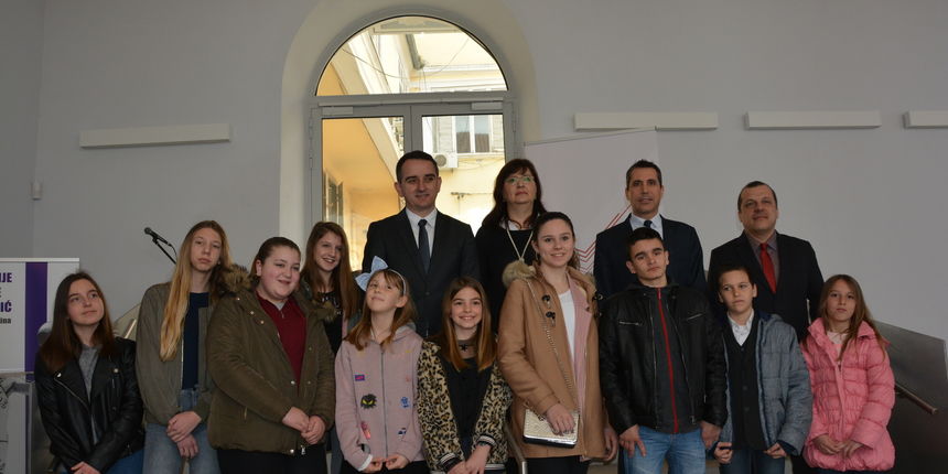 Učenicima iz Zadarske županije dodjeljene nagrade za najbolje radove u natjecanju “Hrvatska kakvu želimo” Učenicima iz Zadarske županije dodjeljene nagrade za najbolje radove u natjecanju “Hrvatska kakvu želimo”