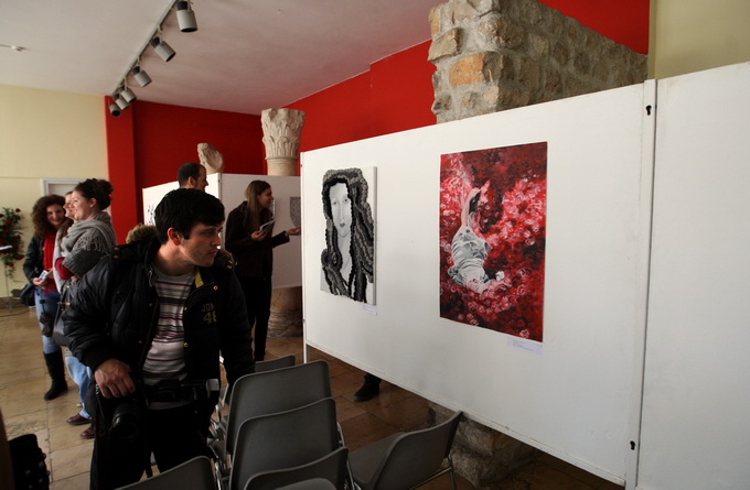 Zadar, 090413.
Narodni muzej, Poluotok. Zupanijska smotra Art dizajn ucenika srednjih skola Zadarske zupanije. Tema ovogodisnje smotre je: Amor vincit omnia (Ljubav sve pobjedjuje). Na smotri sudjeluje 8 srednjih skola Zadarske zupanije, a izlozeno je ok Zadar, 090413.
Narodni muzej, Poluotok. Zupanijska smotra Art dizajn ucenika srednjih skola Zadarske zupanije. Tema ovogodisnje smotre je: Amor vincit omnia (Ljubav sve pobjedjuje). Na smotri sudjeluje 8 srednjih skola Zadarske zupanije, a izlozeno je ok