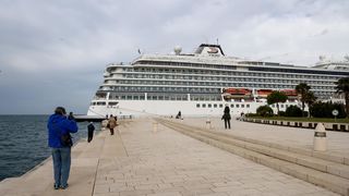 Kruzer Viking Saturn kod Pozdrava suncu Kruzer Viking Saturn kod Pozdrava suncu