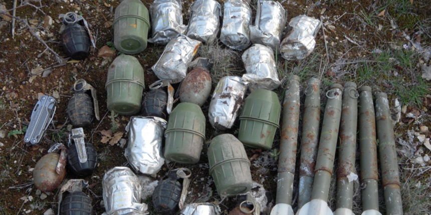 U Smilčiću pronašli bombe i mine, foto: PU Zd U Smilčiću pronašli bombe i mine, foto: PU Zd