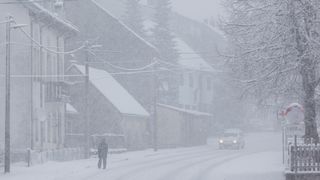 Đir snijegom prekrivenim Gračacom, 25. siječnja 2021. Đir snijegom prekrivenim Gračacom, 25. siječnja 2021.