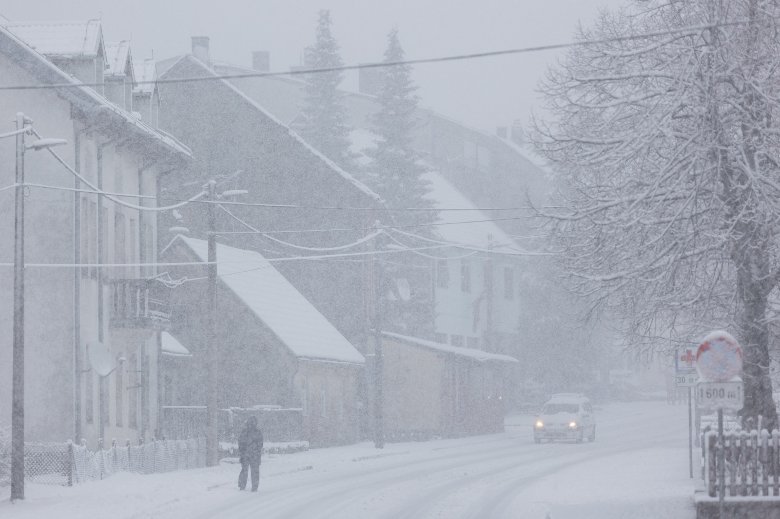 Đir snijegom prekrivenim Gračacom, 25. siječnja 2021. Đir snijegom prekrivenim Gračacom, 25. siječnja 2021.