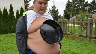 Dječak “magnet” Ivan Stoiljković pokazao svoj jedinstveni dar privlačenja metala Dječak “magnet” Ivan Stoiljković pokazao svoj jedinstveni dar privlačenja metala