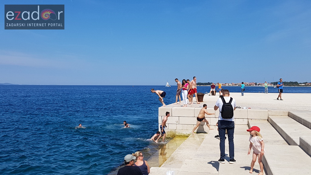 Ludijada maturanata na zadarskoj rivi
