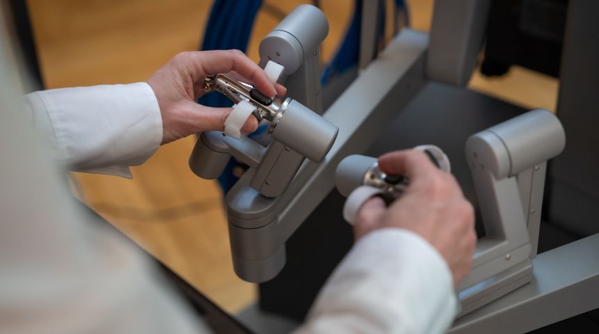 U bečkim klinikama uskoro operiraju roboti U bečkim klinikama uskoro operiraju roboti
