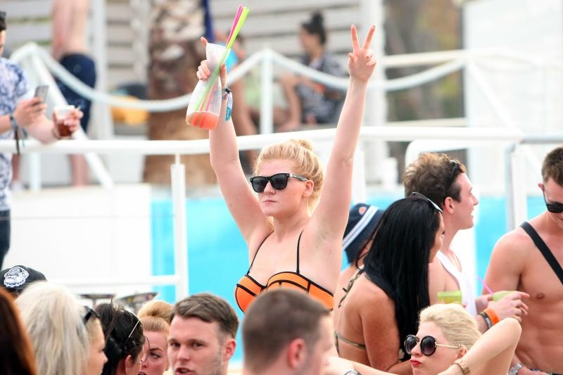 Zrće: Drugi dan Hideout festivala privukao je mnogobrojnu publiku na after beach party, Photo: Luka Stanzl/PIXSELL Zrće: Drugi dan Hideout festivala privukao je mnogobrojnu publiku na after beach party, Photo: Luka Stanzl/PIXSELL