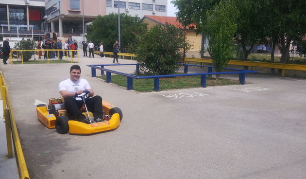 Električno carting vozilo, hologram, pametna brava, Strukovna škola Vice Vlatkovića