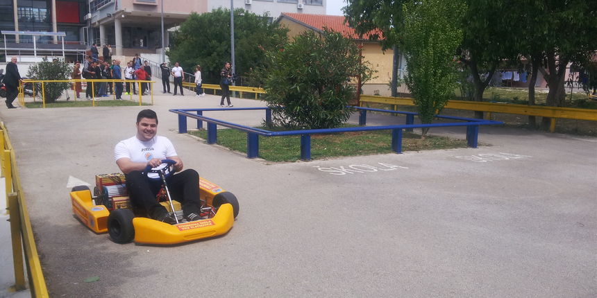 Električno carting vozilo, hologram, pametna brava, Strukovna škola Vice Vlatkovića