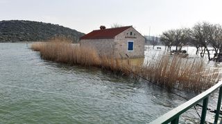 Nezapamćeno visoka razina vodostaja Vranskog jezera Nezapamćeno visoka razina vodostaja Vranskog jezera