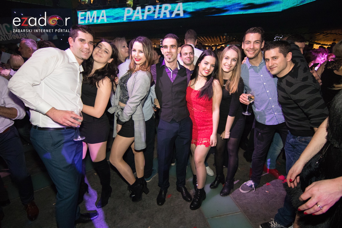 Ludnica u Saturnusu: Najbolji doček u svemiru i šire Ludnica u Saturnusu: Najbolji doček u svemiru i šire