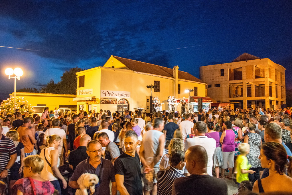 Tamburaški sastav Gazde u Povljani Tamburaški sastav Gazde u Povljani