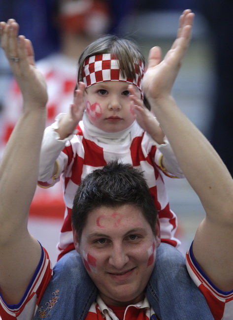 Graz, 210110.
EURO 2010 u rukometu. 
Trece kolo skupine A. Utakmica Hrvatska – Rusija.
Na fotografiji: Navijaci u dvorani.
Foto: Nenad Dugi / Cropix