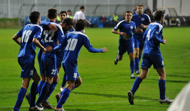 Zadar, 201112
Stadion Stanovi. 1/4 finala hrvatskog nogometnog kupa. NK Zadar – NK Slaven Belupo.
Na fotografiji: detalj s utakmice; slavlje Zadrana nakon pogotka za 1:0 pred kraj prvog poluvremena.
Foto: Luka Gerlanc / CROPIX