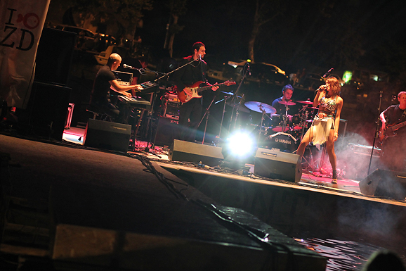 Severina na Ponton Festivalu, 30. srpnja (foto:Saša Čuka) Severina na Ponton Festivalu, 30. srpnja (foto:Saša Čuka)