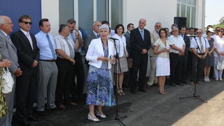 Zadar, 170710.
Jadranka Kosor pustila je u rad sustav za navodnavanje na poljoprivrednom podrucju Bastica.
Foto: Vladimir Ivanov / CROPIX