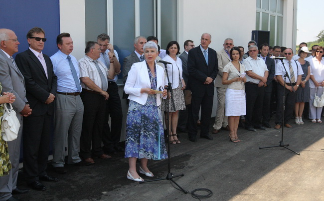Zadar, 170710.
Jadranka Kosor pustila je u rad sustav za navodnavanje na poljoprivrednom podrucju Bastica.
Foto: Vladimir Ivanov / CROPIX