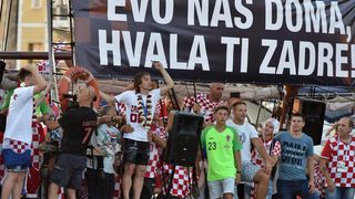 Svečani doček zadarskih Vatrenih: Jedrenjakom Branimir plovili od Gradskog mosta do gata na zadarskoj rivi