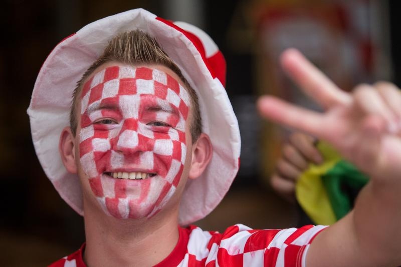 Hrvatski navijači okupirali Lens uoči utakmice s Portugalom, Photo: PIXSELL Hrvatski navijači okupirali Lens uoči utakmice s Portugalom, Photo: PIXSELL