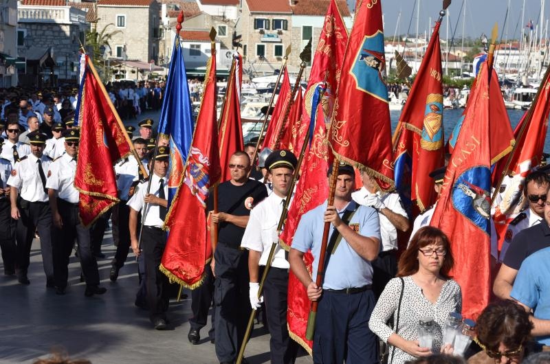 Vodice: Mimohodom vatrogasaca započelo obilježavanje 9. obljetnice kornatske tragedije. Photo: Hrvoje Jelavić/PIXSELL Vodice: Mimohodom vatrogasaca započelo obilježavanje 9. obljetnice kornatske tragedije. Photo: Hrvoje Jelavić/PIXSELL