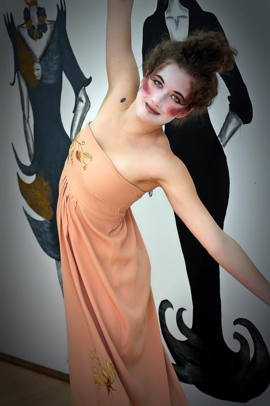 2000 kn; Haljinu dizajnira Klara Dedić: rukom oslikana svila bez šablone (foto: Marin Gospić)