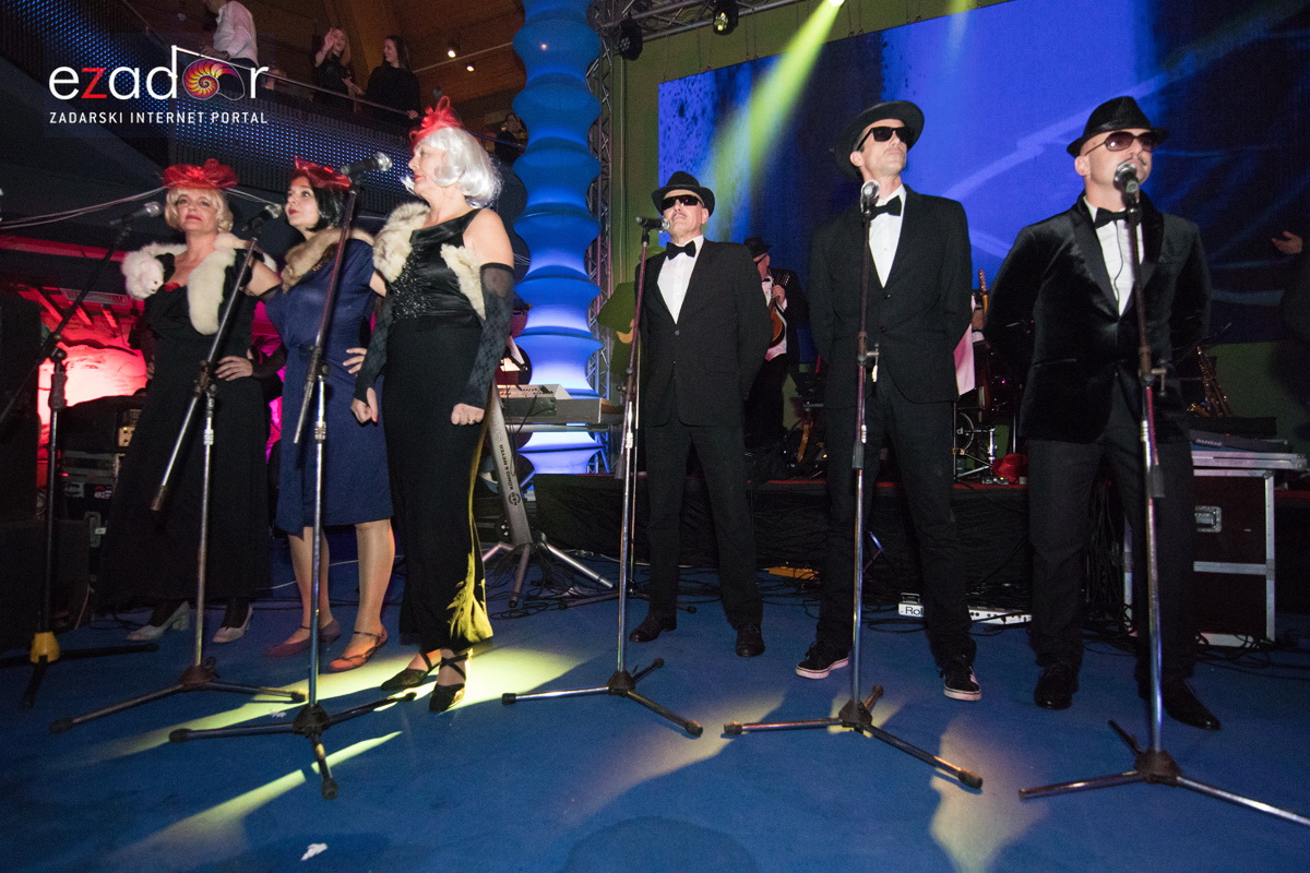 Ludnica u Saturnusu: Najbolji doček u svemiru i šire Ludnica u Saturnusu: Najbolji doček u svemiru i šire