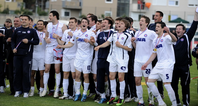 Sibenik , 050510. Stadion Subicevac Druga utakmica finala Kupa RH NK Sibenik NK Hajduk (Split). Na slici igraci Hajduka slave nakon pobjede. Foto: Niksa Stipanicev / CROPIX