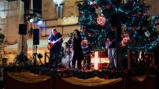 Nina & the Boyz, Narodni trg