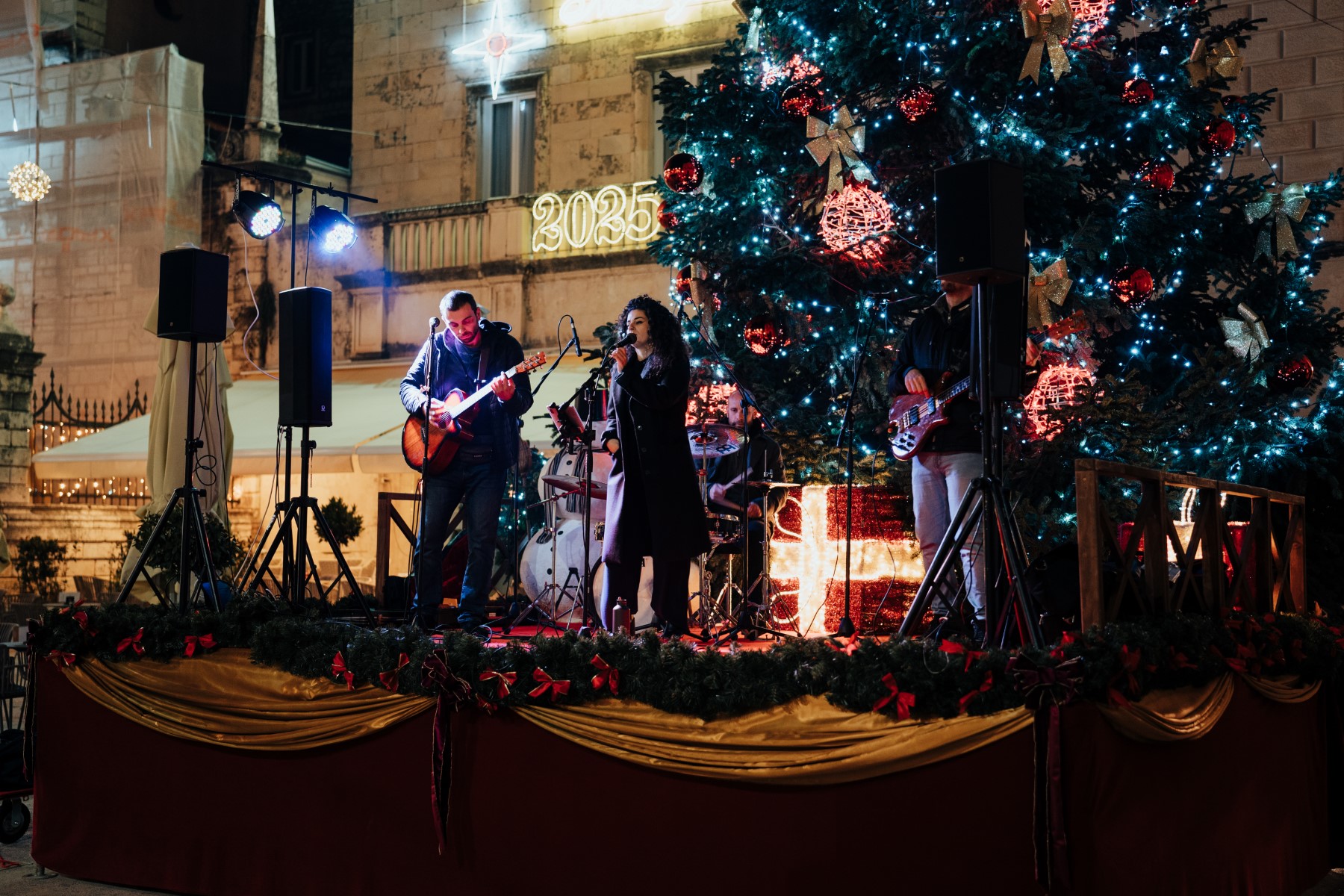 Nina & the Boyz, Narodni trg