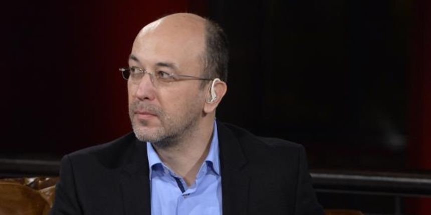 Izvjestavanje televizijskih kuca o rezultatima parlamentarnih izbora. Studio RTL-a u kavani Johann Franck na Trgu bana Jelacica. Kresimir Macan. Photo: Marko Lukunic/PIXSELL Izvjestavanje televizijskih kuca o rezultatima parlamentarnih izbora. Studio RTL-a u kavani Johann Franck na Trgu bana Jelacica. Kresimir Macan. Photo: Marko Lukunic/PIXSELL