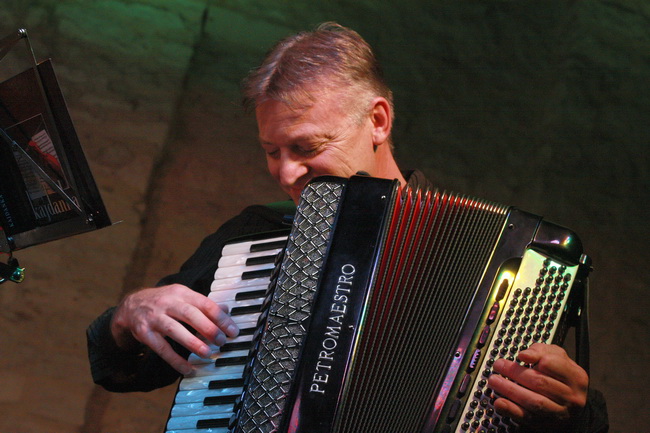 Zemlja bez granica: koncert Jelene Radan na Forumu foto: Angelo Virag Zemlja bez granica: koncert Jelene Radan na Forumu foto: Angelo Virag